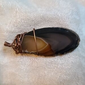 Agate with copper wire wrap pendant. 2.5" long unworn NWOT